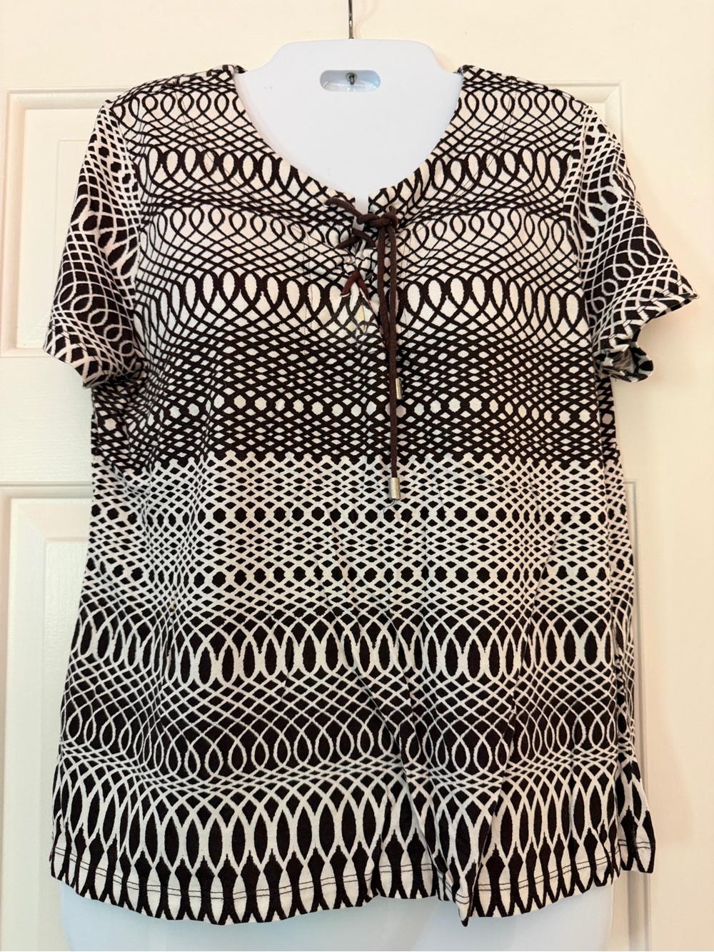 Chico's Size 1 Brown White Geometric Print Tie Neck Top Small